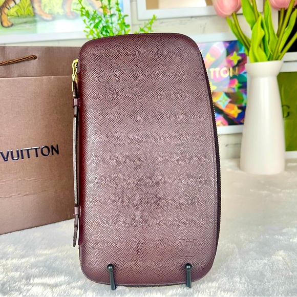 Louis Vuitton Maroon Taiga Leather Clutch Hand Bag Wallet - Picture 1 of 14